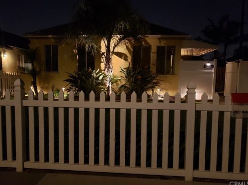 2208 Euclid Ave, Long Beach, CA 90815-2517