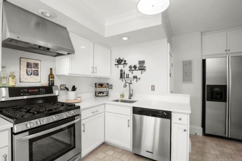 18 Reed St, Milford CT  06460-4721 exterior