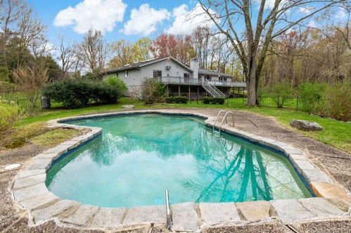 1209 Oenoke Rdg, New Canaan CT  06840-2613 exterior