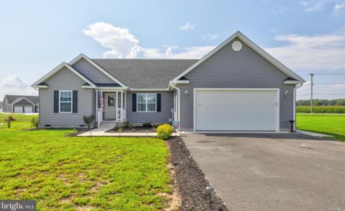 4 Highland Dr, Seaford DE  19973-4827 exterior