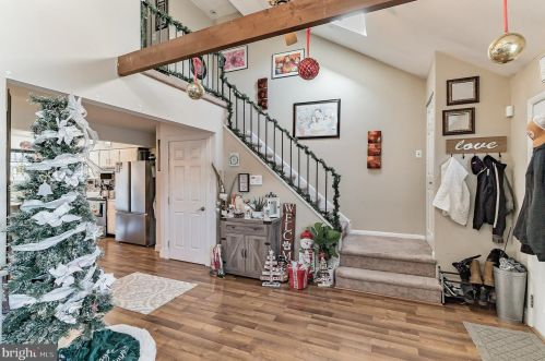 527 Spring Hill Dr, Harleysville PA  19438-2242 exterior