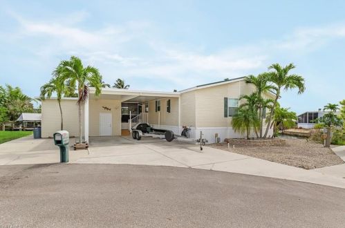 3116 Bowsprit Ln, Saint James City, FL 33956-2313