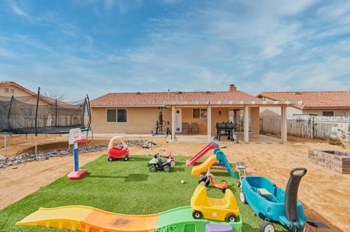 12321 Georgia Ct, Victorville CA  92392-7470 exterior