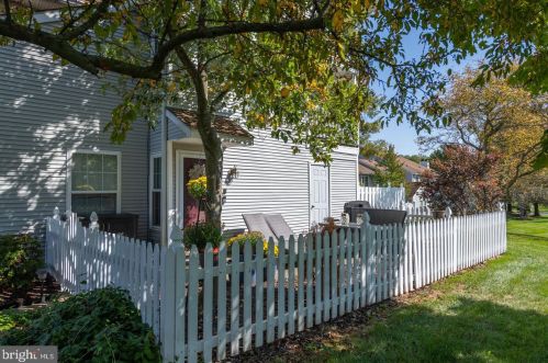 558 Cedar Holw Dr, Yardley PA exterior