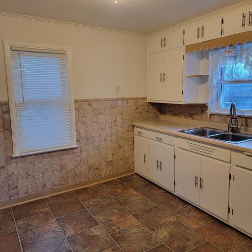 1022 Hawthorne St, Two Rivers, WI 54241-3724