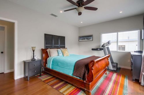 1760 La Playa Ave, San Diego CA 92109-6526 exterior