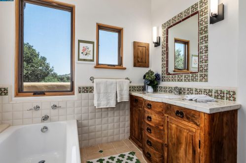 5 Owl Hill Ct, Orinda CA  94563-3441 exterior