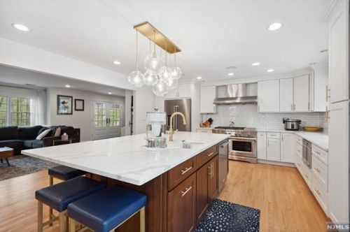 1 Springwood Ter, Kinnelon NJ  07405-2166 exterior