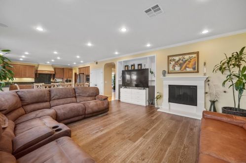 1050 Straightaway Ct, Oceanside CA  92057-1949 exterior