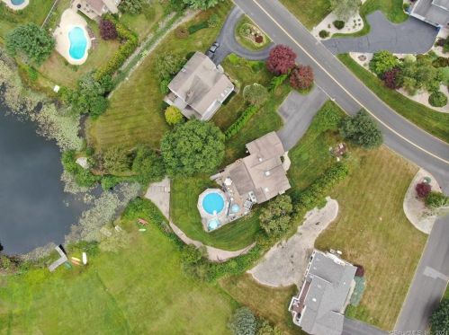 61 Twin Lakes Dr, Waterford, CT 06385-4142