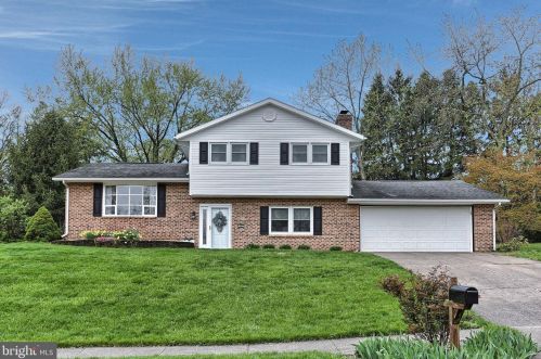 443 Pawnee Dr, Navy Sup Dpt, PA 17050-2587