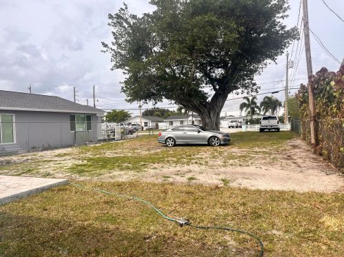 2850 Kentucky St, West Palm Beach FL  33406-4243 exterior