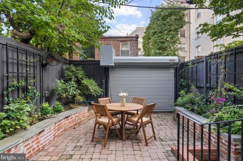 1528 Swann St, Washington DC 20009-5535 exterior