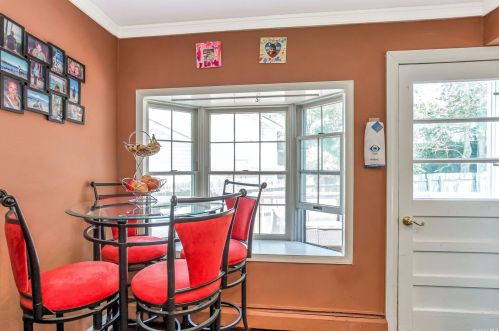 6 Stuart Ct, Huntington Station NY  11746-4237 exterior