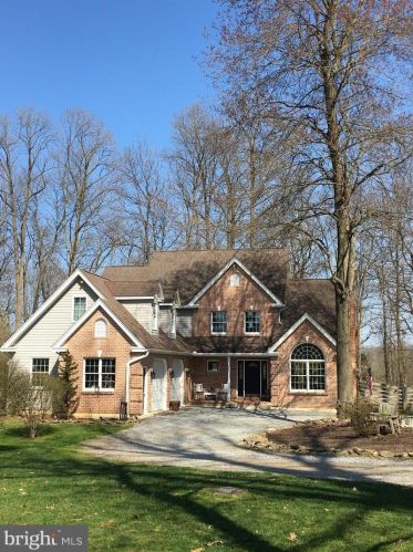 105 Lenora Ln, Downingtown, PA 19335-1142
