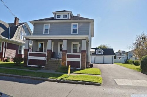 15 Parkwood Blvd, Hudson, NY 12534-2320