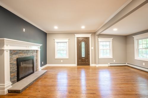 26 Patchogue Rd, Scotts Beach NY  11789-1422 exterior