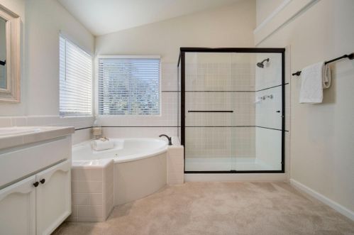 111 Burrill Dr, Folsom CA  95630-2270 exterior