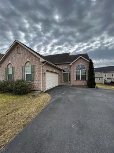 836 Spring White Dr, Breinigsville, PA 18031-1787