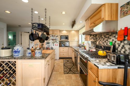 121 Ladd Hill Rd, Belmont NH  03220-3009 exterior