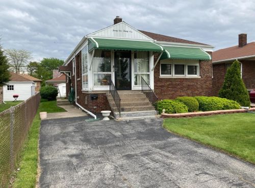 2121 Calumet Ave, Whiting, IN 46394-1818