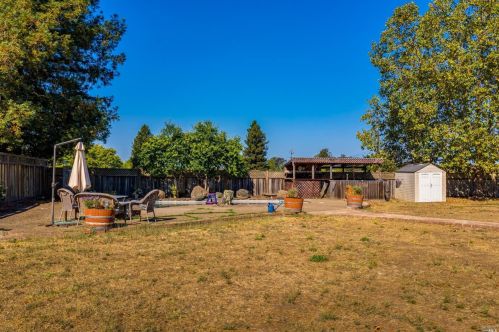 2294 Chester Dr, Penngrove CA  94951-9529 exterior