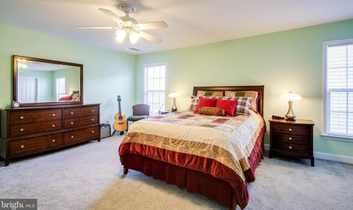 9517 Moonen Bay Ln, Bristow VA  20136-3515 exterior