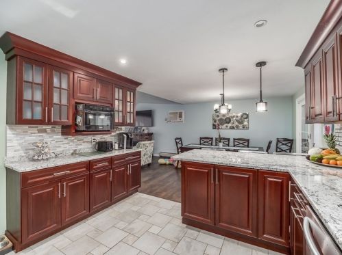 152 Maple St, Methuen MA 01844-1224 exterior