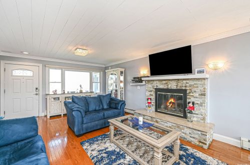 95 Midway St, Babylon NY  11702-4311 exterior