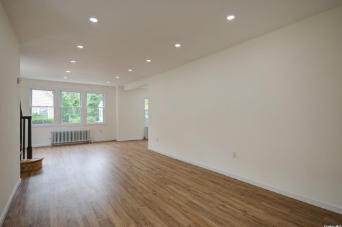 42 13th St, Matinecock, NY 11560-1526