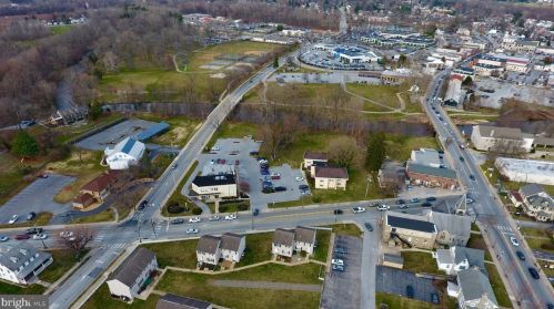 1 Terry Ct, Downingtown PA  19335-2606 exterior