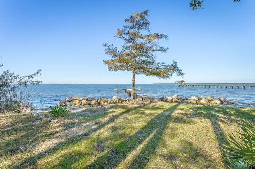 211 Bayshore Dr, Saint George Island FL  32328-3365 exterior