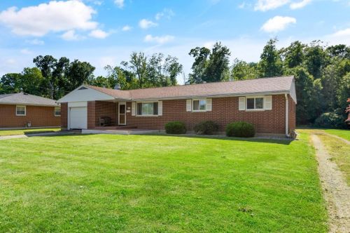 423 Forest Lake Dr, Wilmington, OH 45177-1013