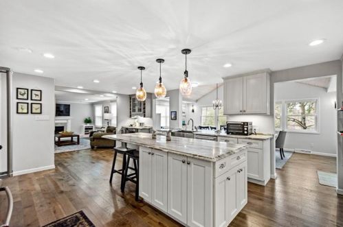 1194 Driftwood Dr, Pittsburgh, PA 15243-1712