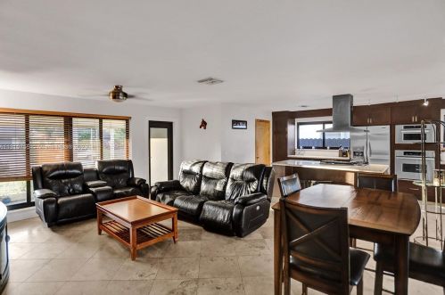 2003 37th Ave, Hollywood FL  33021-4320 exterior