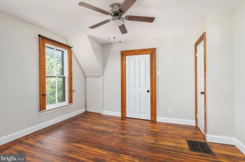 284 Massanutten St, Strasburg VA  22657-2301 exterior