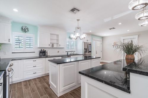 16211 2nd St, Saint Petersburg, FL 33708-1607