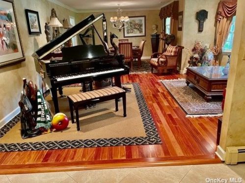42 Peppermill Ln, Huntington Station, NY 11746-5429