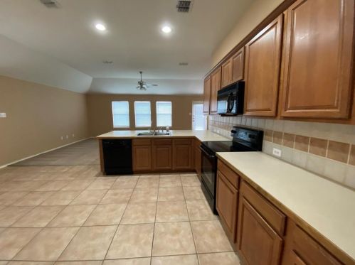 1112 Emerson Dr, Burleson TX  76028-7104 exterior
