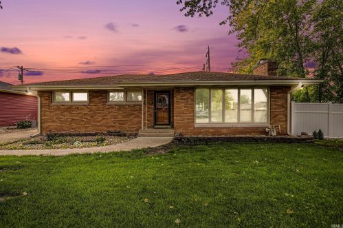 809 12 St, Mishawaka IN 46544-5822 exterior