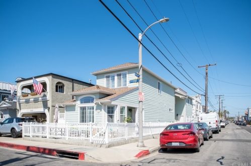 315 33rd St, Newport Beach CA  92663-3131 exterior