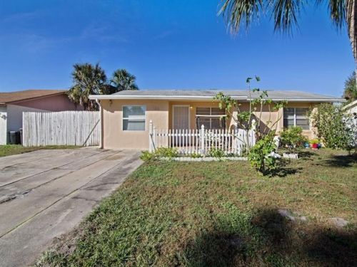 126 Dahlia Dr, Kissimmee, FL 34743-5601