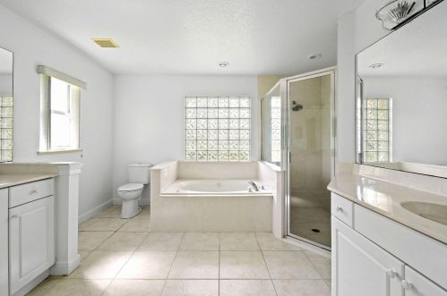 1698 Mockingbird Dr, Fort Pierce FL  34986-2045 exterior