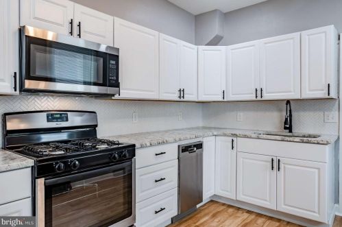 1108 Sycamore St, Wilmington, DE 19805-4316