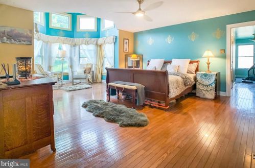 32 Sunrise Ct, Southampton PA 18966-1981 exterior