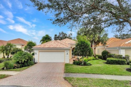 5059 Jarvis Ln, Naples, FL 34119-9539