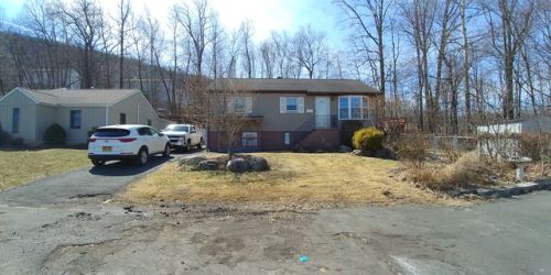 60 Kinsman Ln, Garnerville, NY 10923-1822