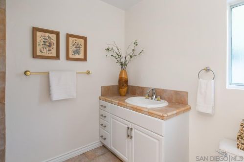 2435 Frankfort St, San Diego CA 92110-3314 exterior