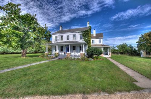 146 Shore Rd, Mount Sinai NY  11766-1228 exterior