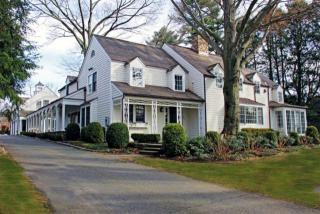 470 Mine Hill Rd, Fairfield, CT 06824-2151